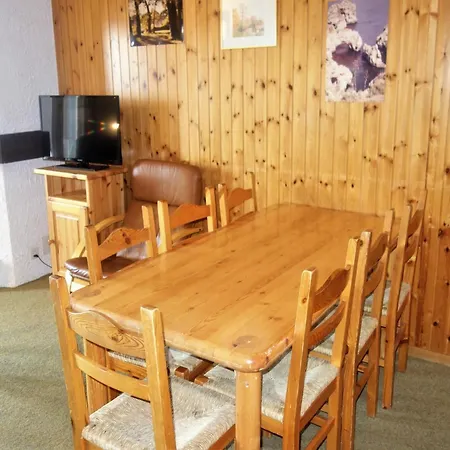 Near Cable Car With Valley Views 公寓 维松纳