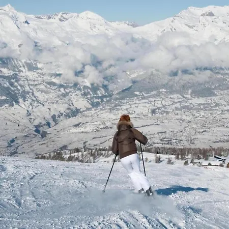 Near Cable Car With Valley Views فييسوناز