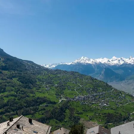 Near Cable Car With Valley Views شقة