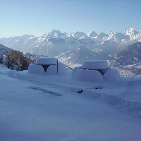 Near Cable Car With Valley Views شقة