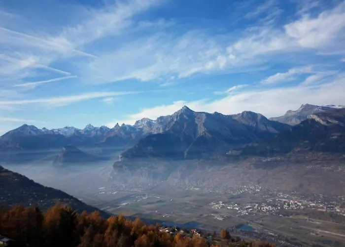 Near Cable Car With Valley Views 아파트