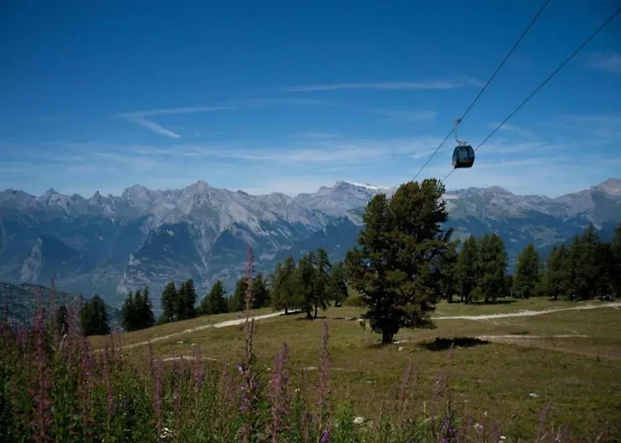 Near Cable Car With Valley Views 아파트 *