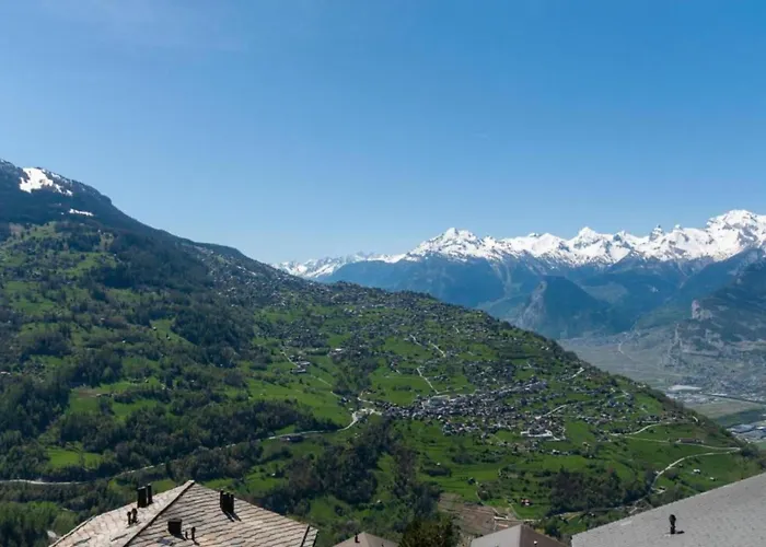 Near Cable Car With Valley Views 아파트